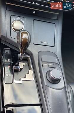 Седан Lexus ES 2014 в Киеве