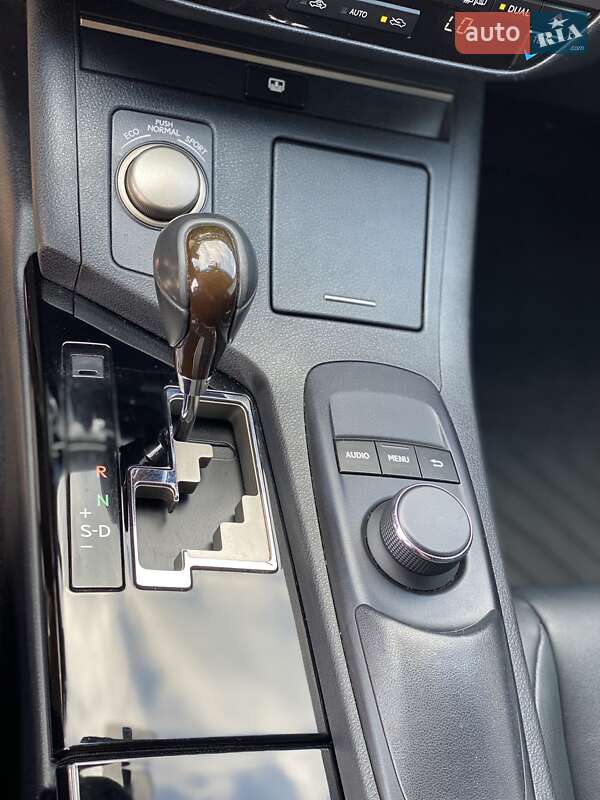 Седан Lexus ES 2014 в Киеве
