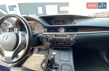 Седан Lexus ES 2014 в Києві