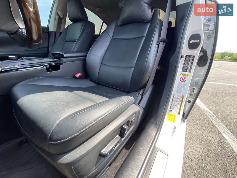 Седан Lexus ES 2014 в Киеве фото 26 Седан Lexus ES 2014 в Киеве