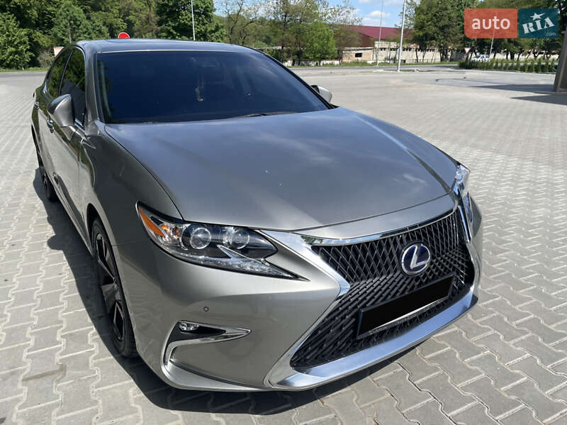 Седан Lexus ES 2017 в Киеве