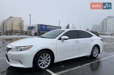 Седан Lexus ES 2014 в Киеве