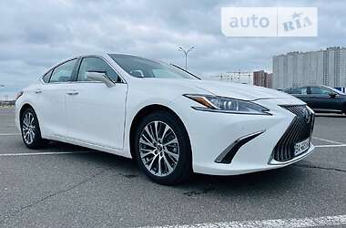 Lexus ES 2020