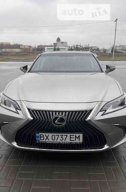 Lexus ES 2019