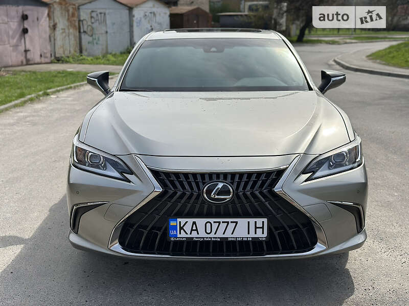 Седан Lexus ES 2022 в Киеве