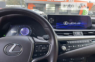 Седан Lexus ES 2020 в Львові