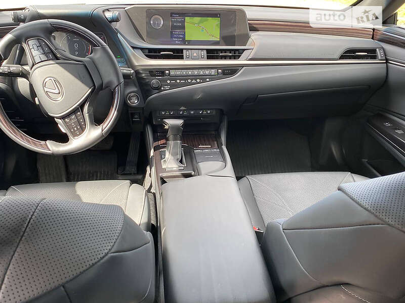 Седан Lexus ES 2019 в Киеве