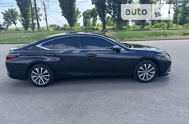 Lexus ES 2019