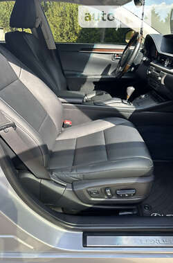 Седан Lexus ES 2013 в 