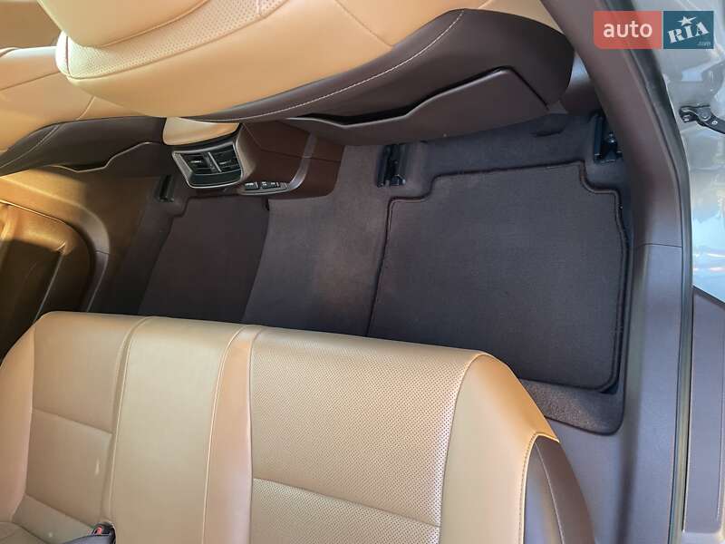 Седан Lexus ES 2019 в Тернополе
