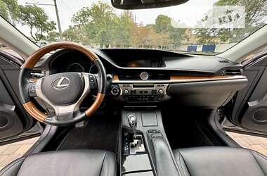 Седан Lexus ES 2013 в Одесі