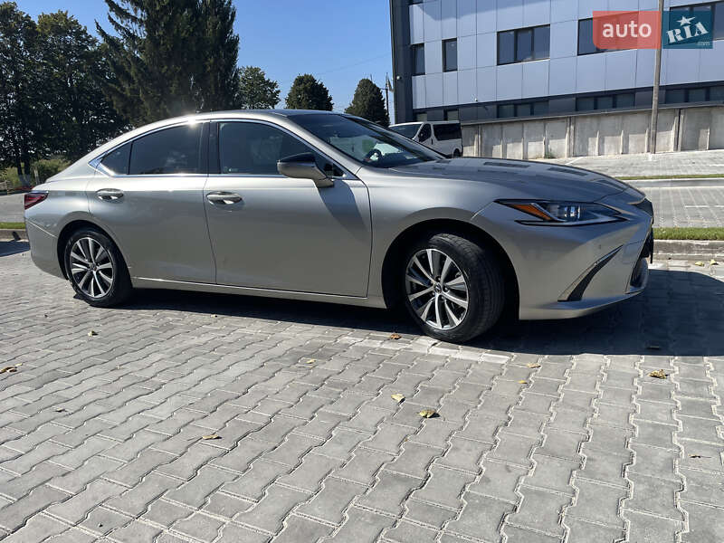 Седан Lexus ES 2019 в Тернополе