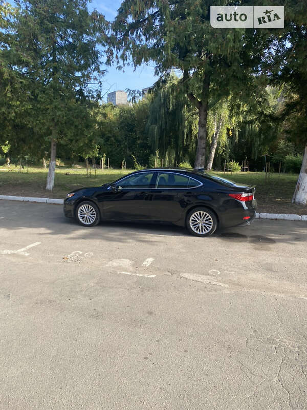 Седан Lexus ES 2015 в Ровно