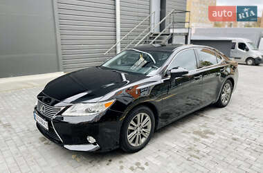 Седан Lexus ES 2013 в Вараше