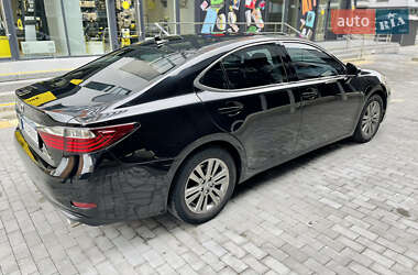 Седан Lexus ES 2013 в Вараше