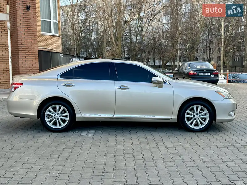 Седан Lexus ES 2010 в 