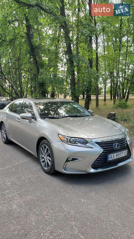 Lexus ES 2016