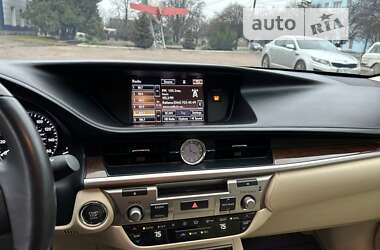 Седан Lexus ES 2014 в Кропивницькому