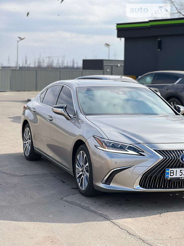 Седан Lexus ES 2019 в Полтаве