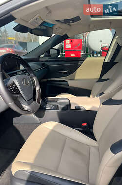 Седан Lexus ES 2019 в 