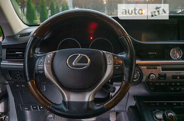 Седан Lexus ES 2012 в Кременчуці