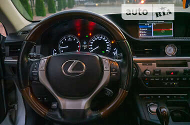 Седан Lexus ES 2012 в Кременчуці