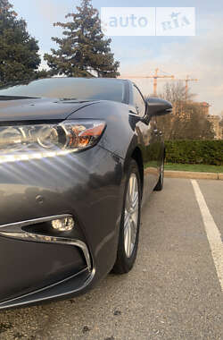 Седан Lexus ES 2014 в Одесі