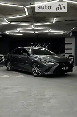 Lexus ES 2019