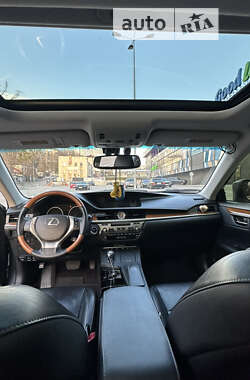 Седан Lexus ES 2015 в Киеве