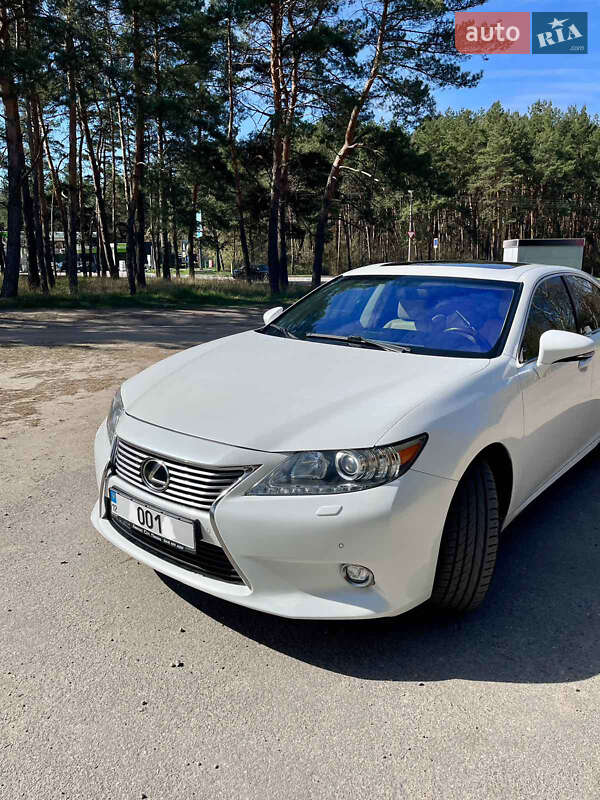 Седан Lexus ES 2013 в Кропивницькому