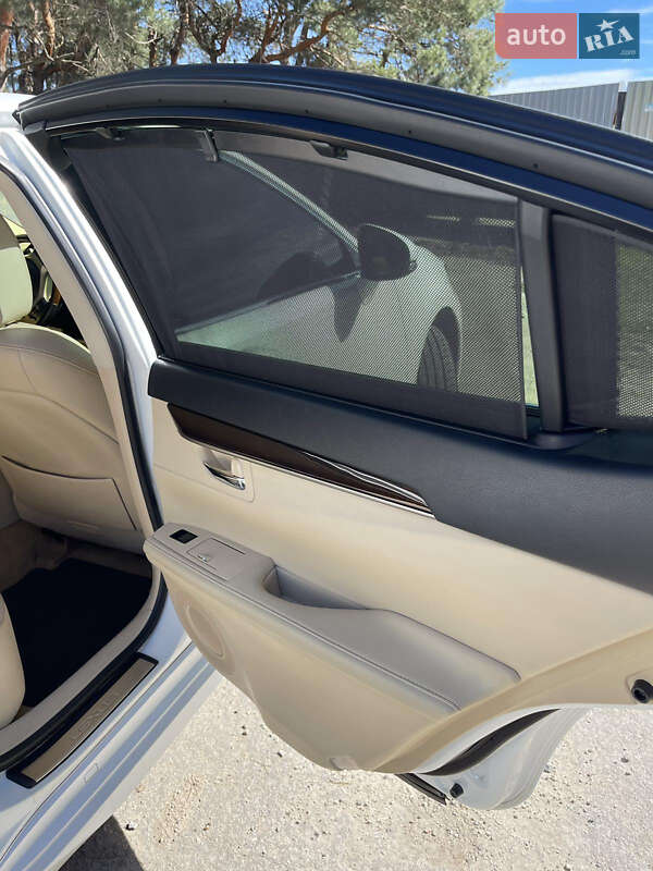 Седан Lexus ES 2013 в Кропивницькому