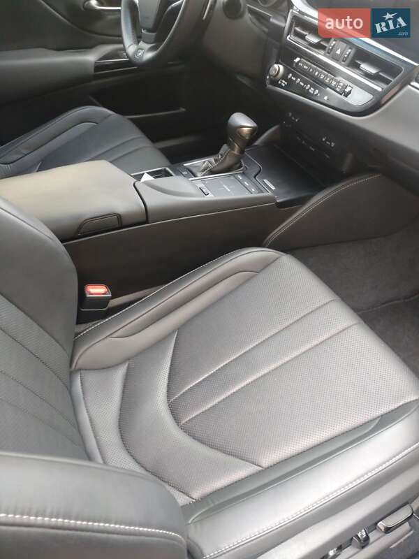 Седан Lexus ES 2022 в Києві