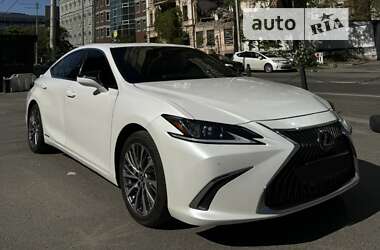 Lexus ES 2021