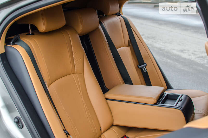 Седан Lexus ES 2022 в Днепре