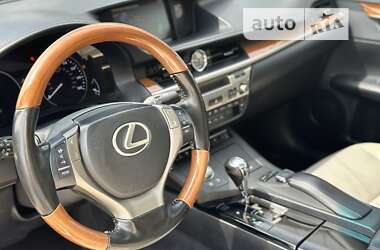 Седан Lexus ES 2013 в Полтаве