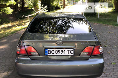 Седан Lexus ES 2003 в Мостиске