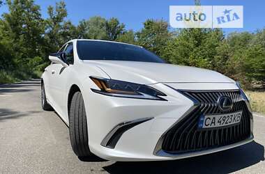 Седан Lexus ES 2021 в Звенигородці