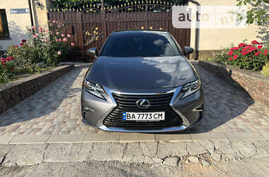 Седан Lexus ES 2018 в 