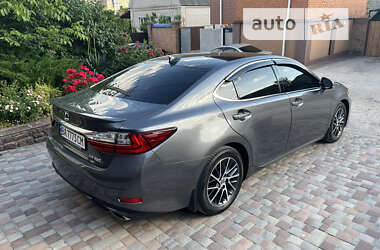 Седан Lexus ES 2018 в 