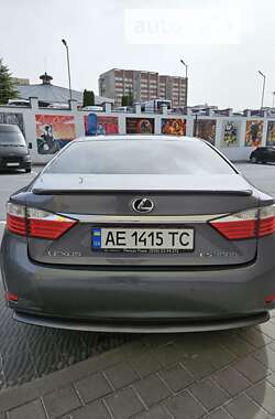 Седан Lexus ES 2014 в Львові