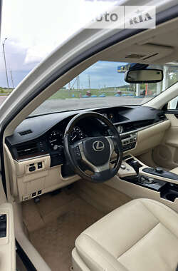 Седан Lexus ES 2013 в Умани