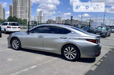 Седан Lexus ES 2019 в Киеве