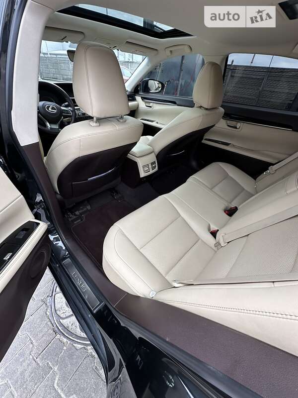 Седан Lexus ES 2018 в Ровно