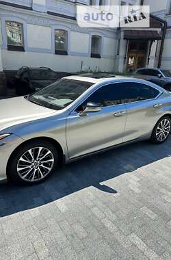 Lexus ES 2021