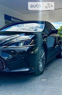 Седан Lexus ES 2019 в Дніпрі