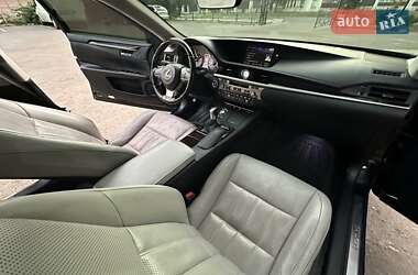 Седан Lexus ES 2016 в 