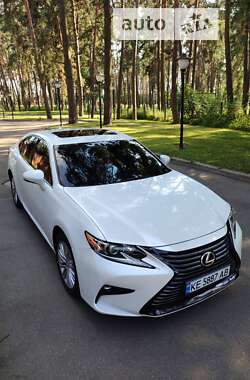 Седан Lexus ES 2015 в Чернігові