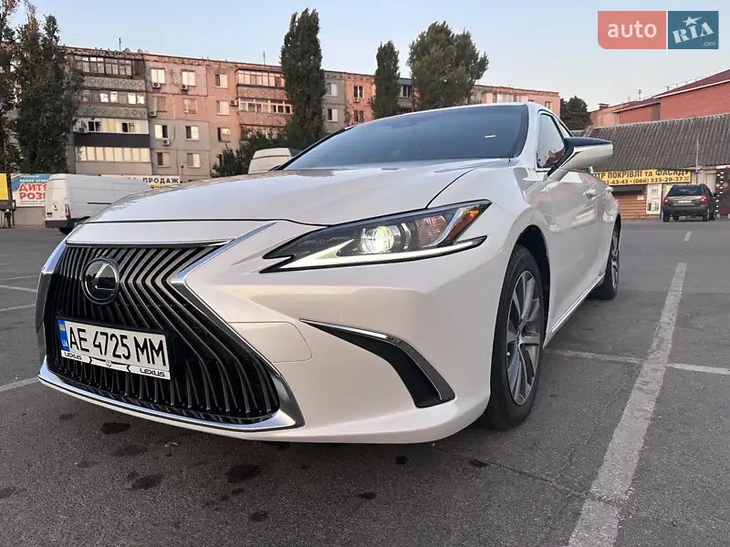 Lexus ES 2020