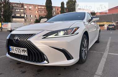 Lexus ES 2020