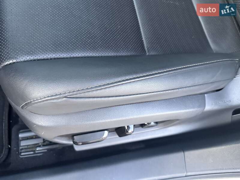 Седан Lexus ES 2020 в Павлограді